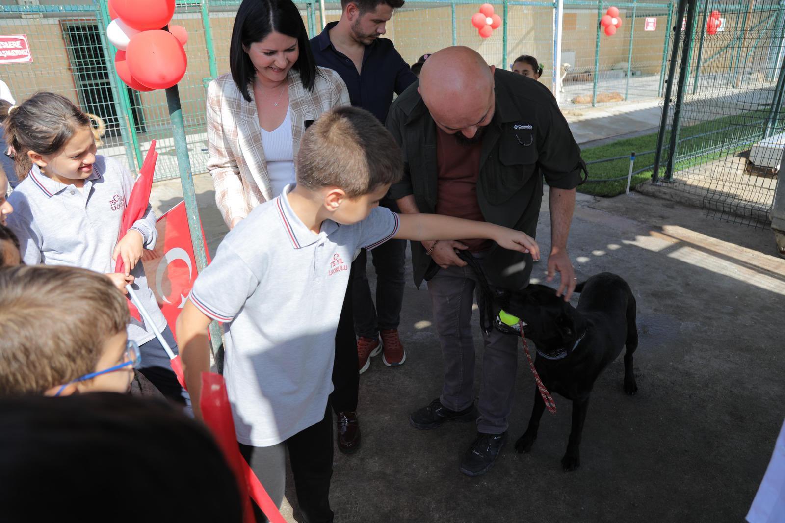 Öğrenciler, patili dostlarla bir arada!