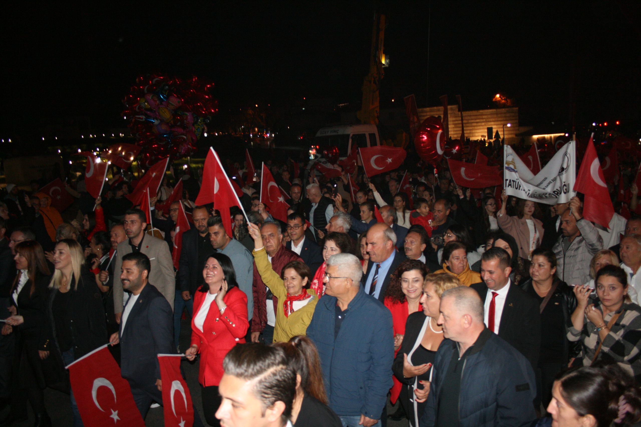 Cadde, cumhuriyet coşkusuyla doldu taştı