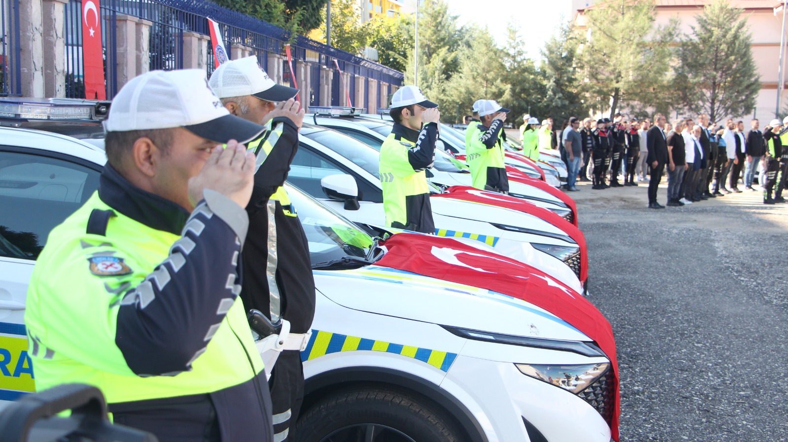 Emniyet filosuna 54 yeni araç