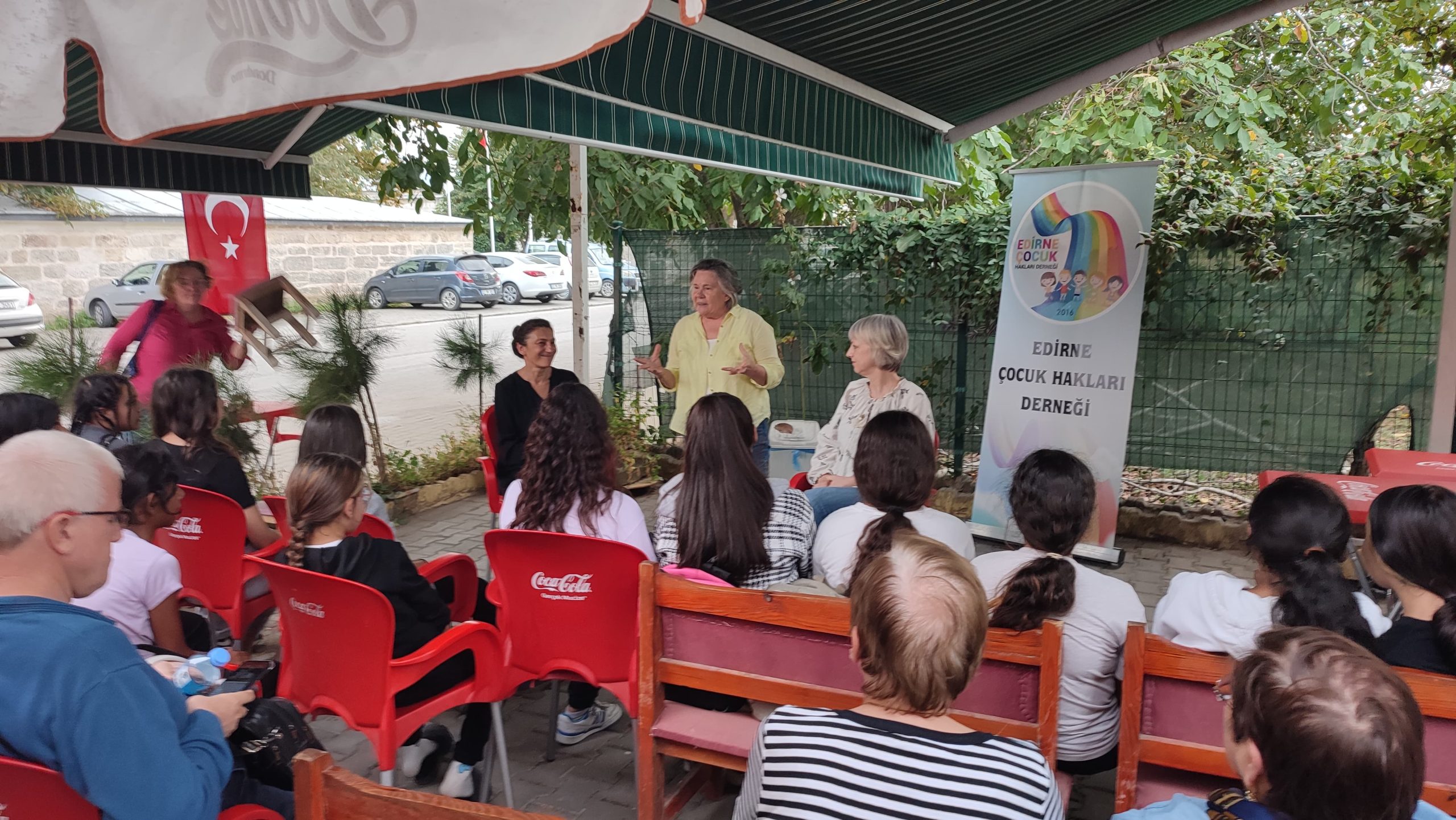 Kız çocuklarına haklarını anlattılar