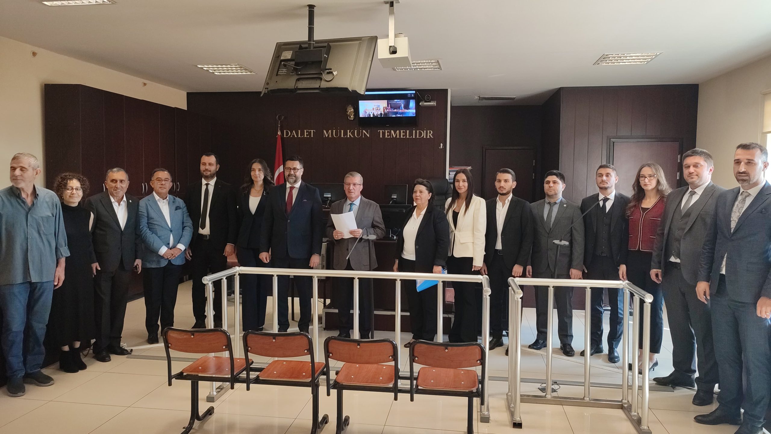 Av. Karakoç ve Baro yönetimi mazbatalarını aldı