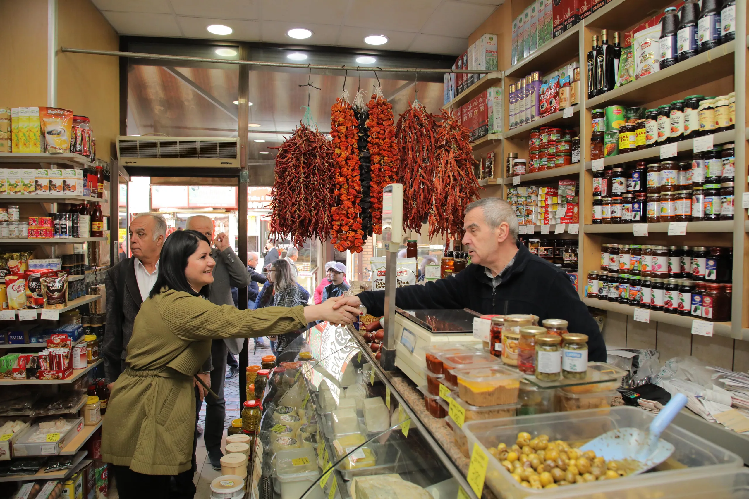 Başkan Gencan Akın, mahalle buluşması için Mithatpaşa'da