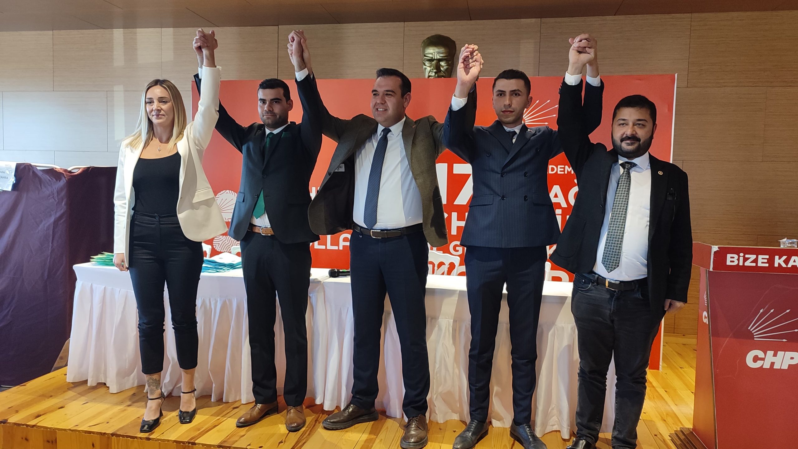 CHP’li gençler ‘Özgür’ dedi