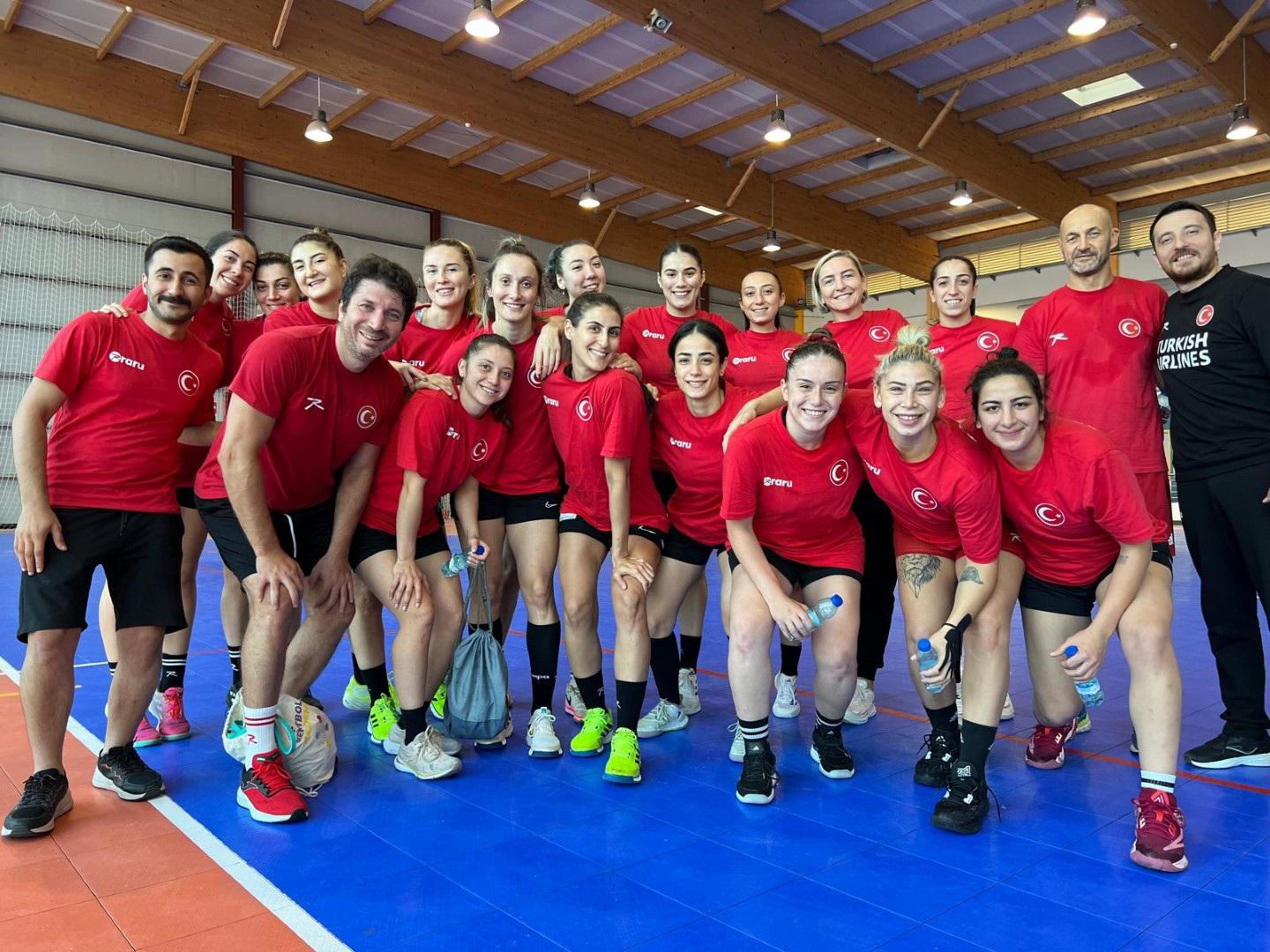 Dr. Selçuk'a Milli Takım teknik ekibinde görev