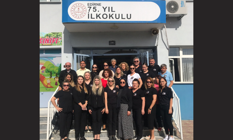 Şiddet ve istismara karşı siyaha büründüler