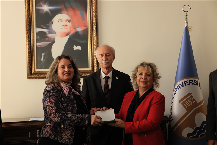 Eğitim Fakültesi Dekanlığı'nda devir teslim