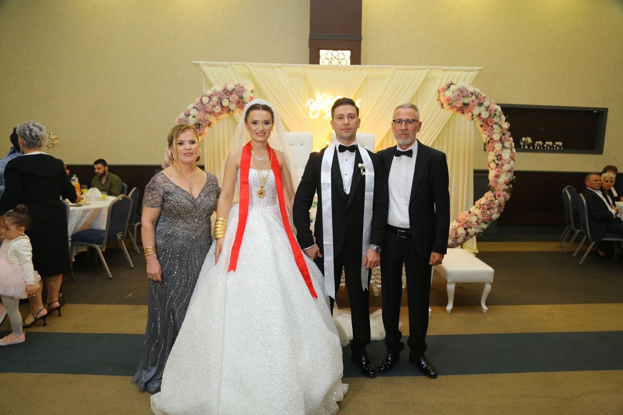 Genç çiftin mutlu günü