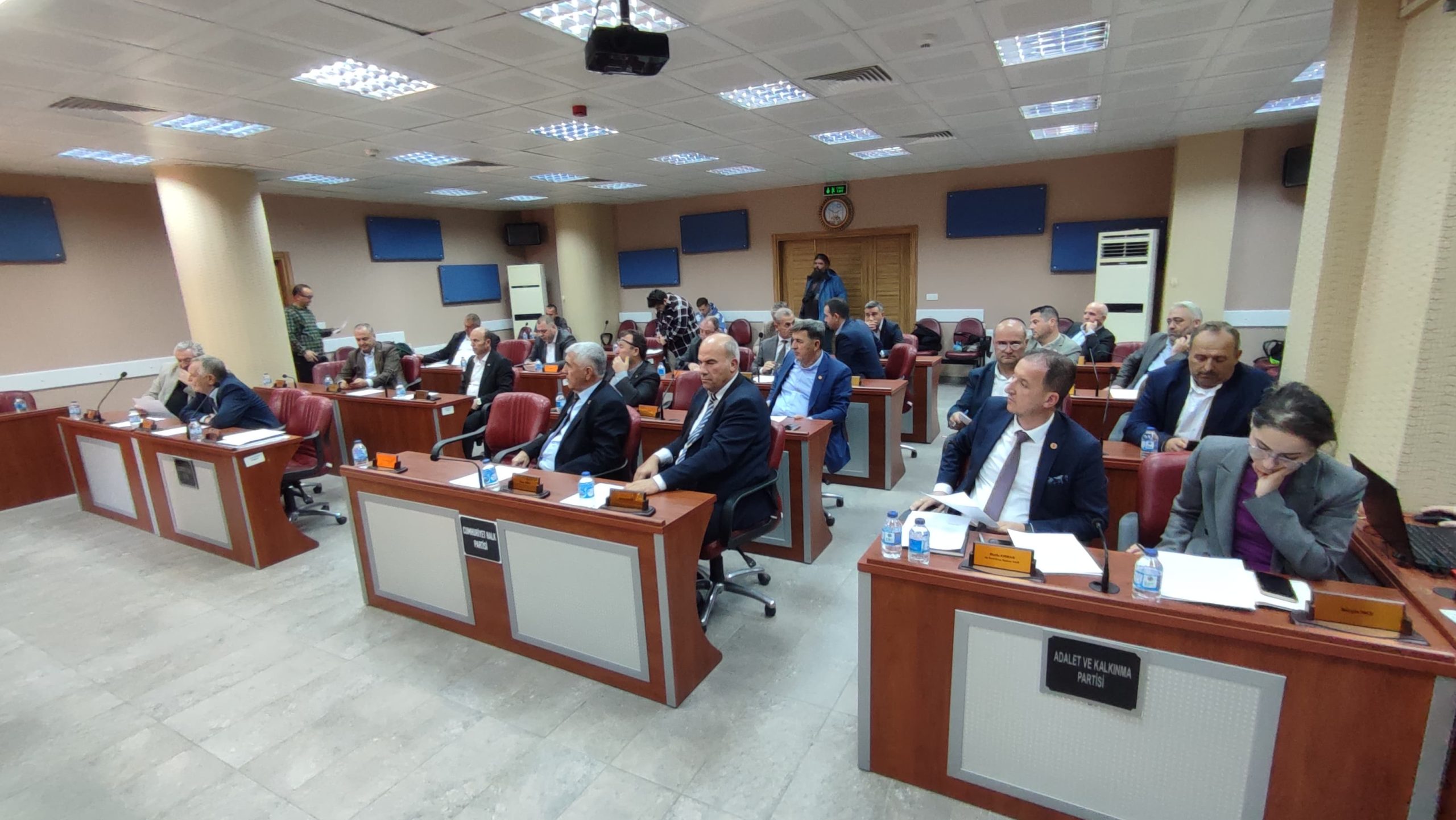 ‘İki ilçede spor alanlarının çoğu atıl vaziyette’