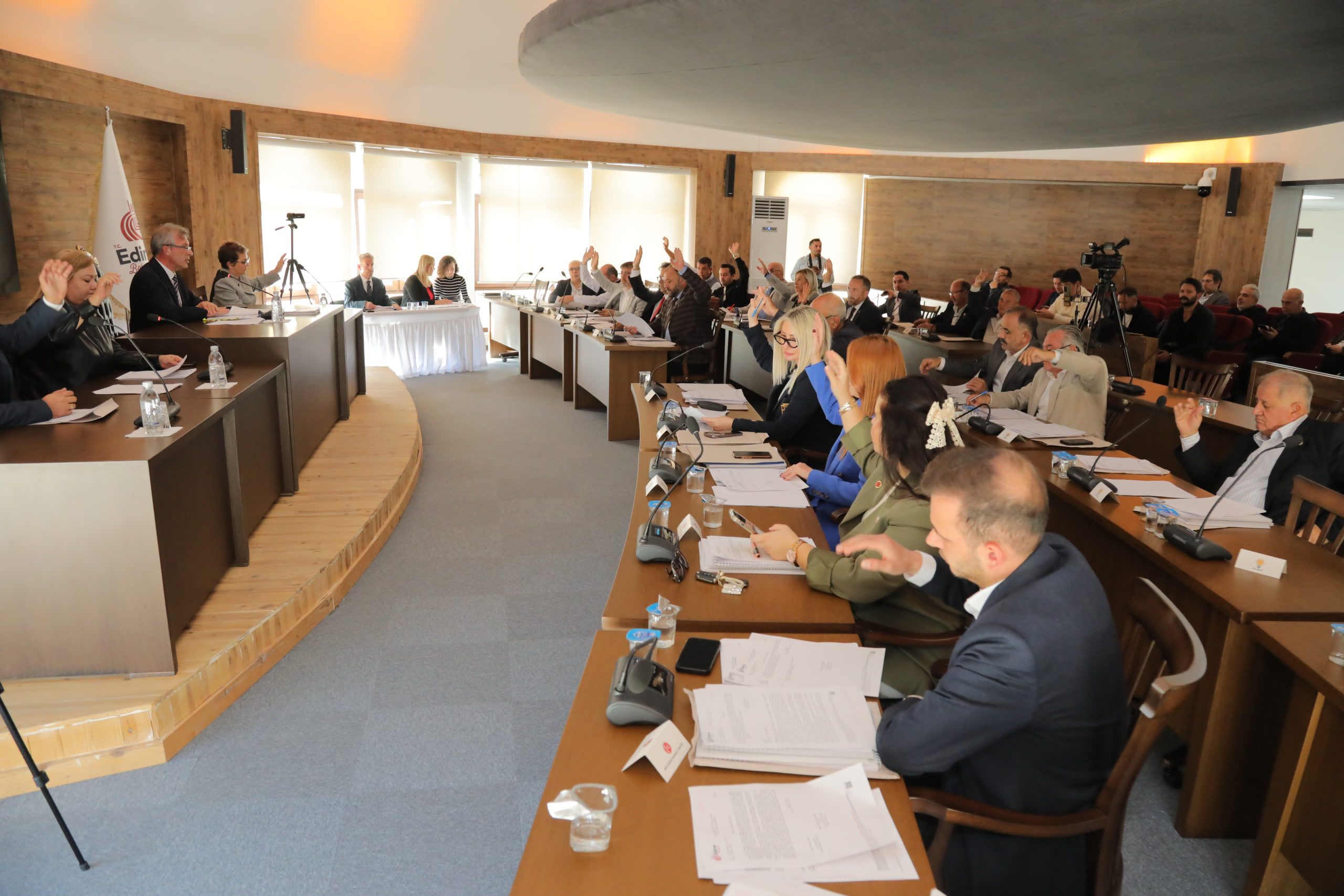 Mecliste 'kayyum' gerilimi