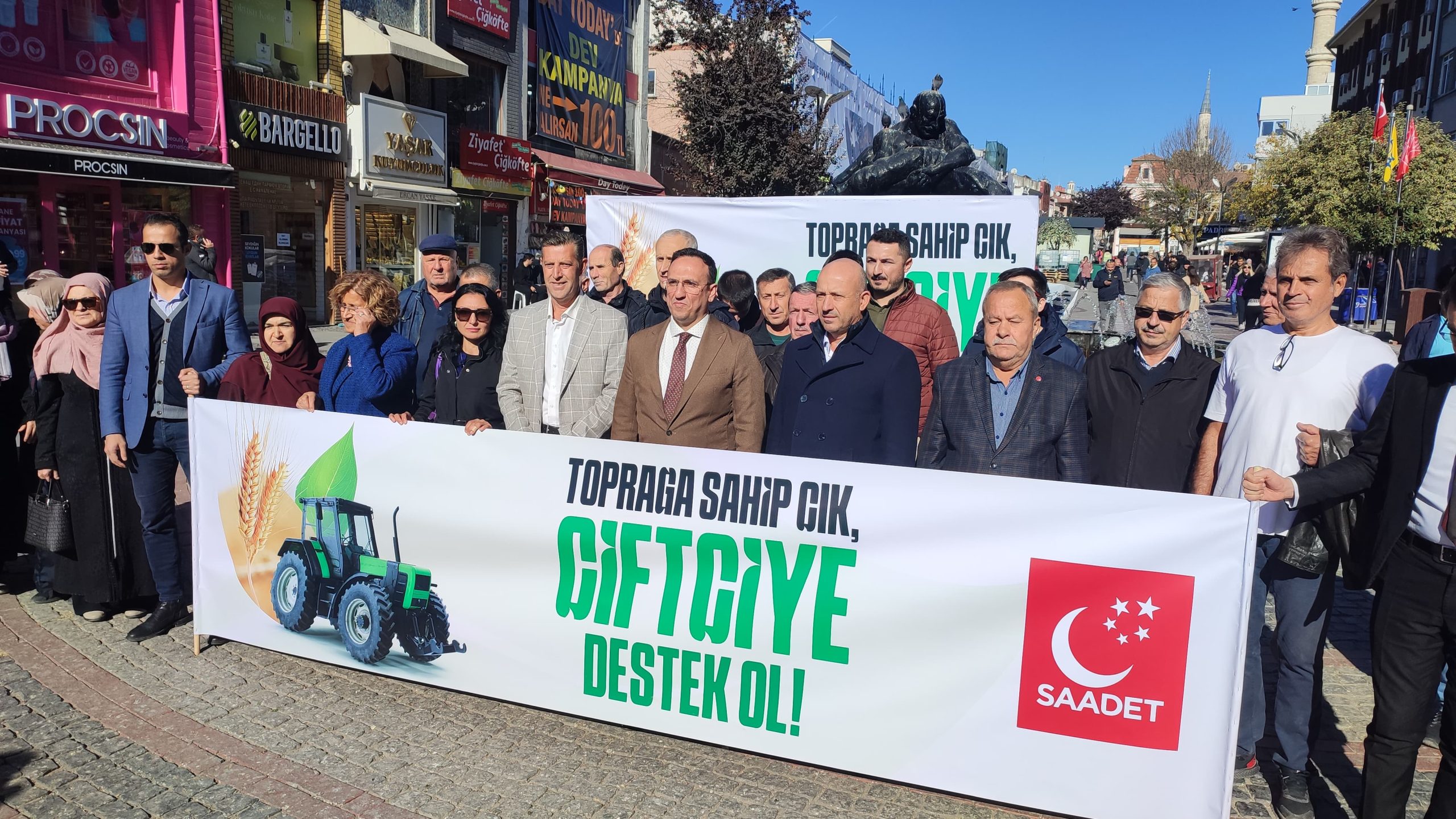 ‘Çiftçi kendi toprağında köle yapıldı’