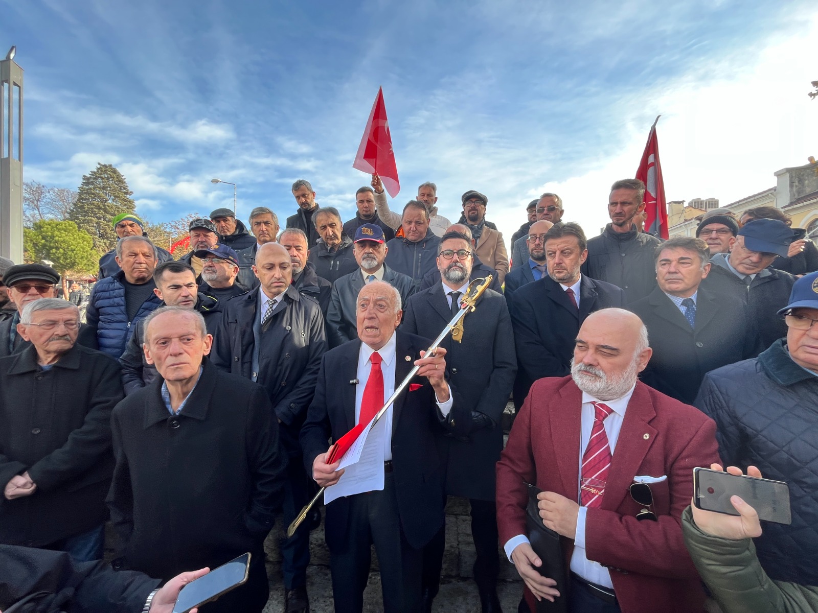 Emekli subaylardan teğmen soruşturmasına tepki