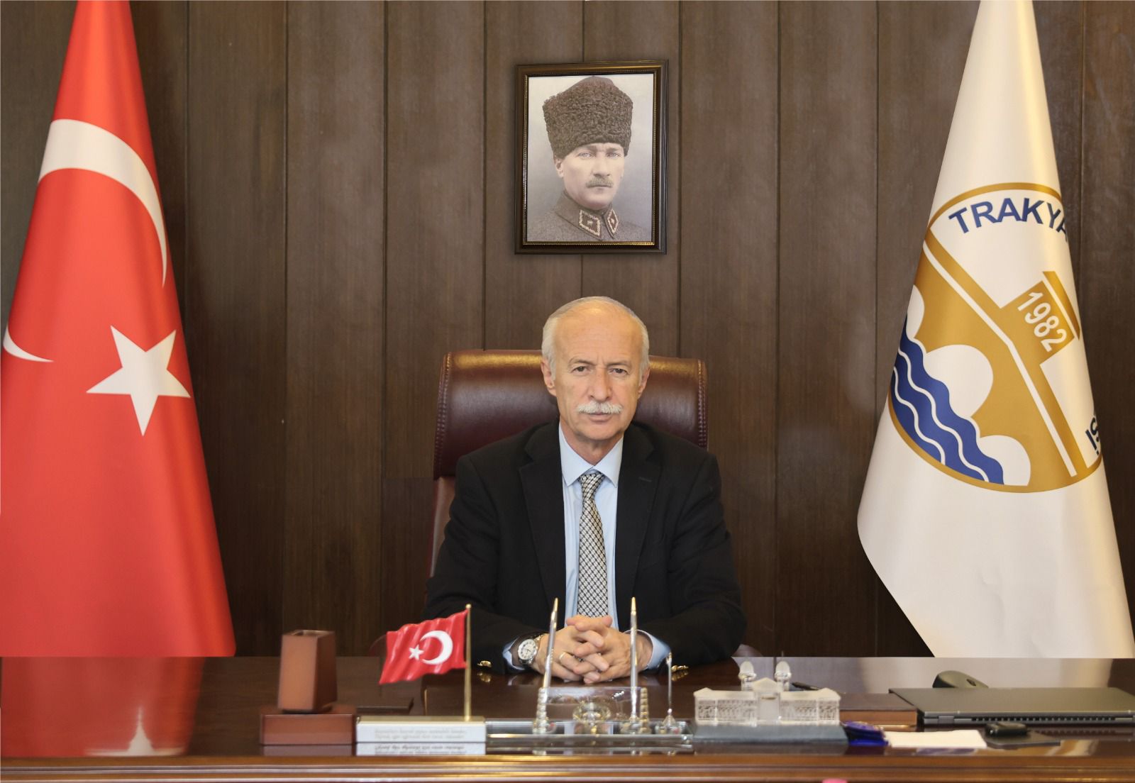 Rektör Hatipler'den 'Öğretmenler Günü' mesajı