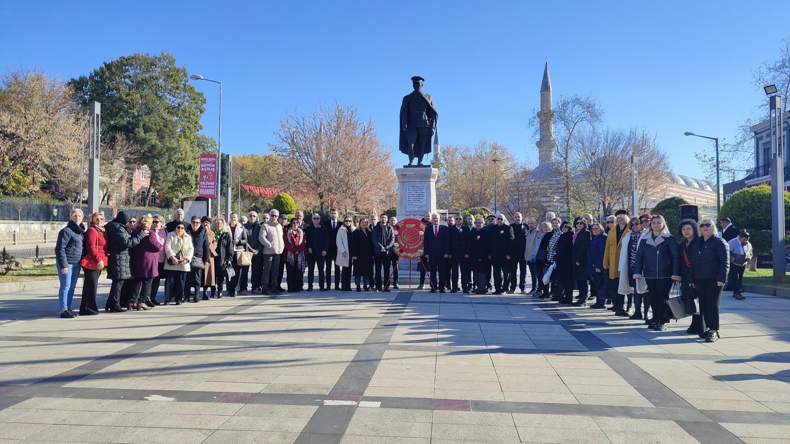 CHP’den ‘Öğretmenler Günü’ çelengi