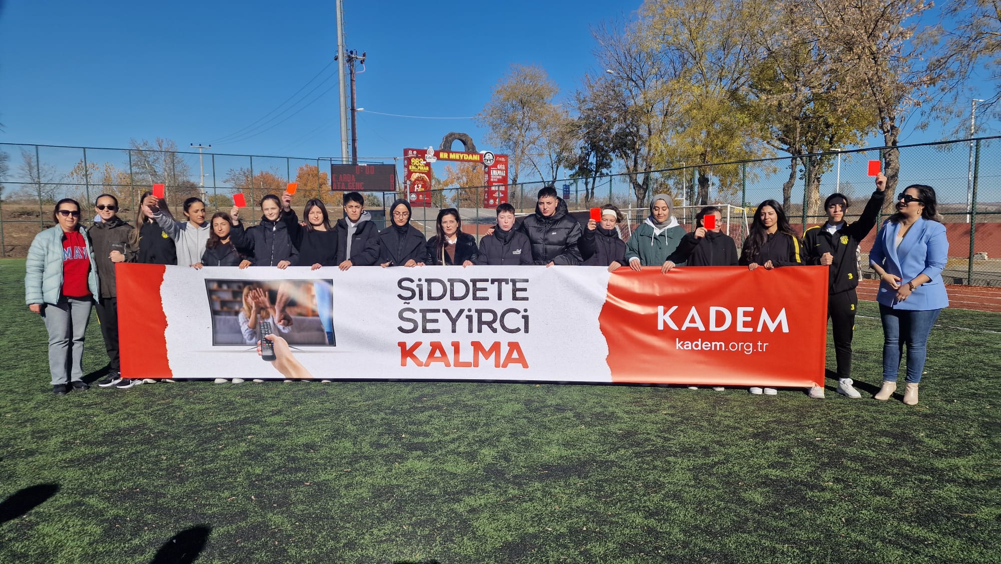 Karaağaç Arda'dan kadına yönelik şiddete 'kırmızı kart'