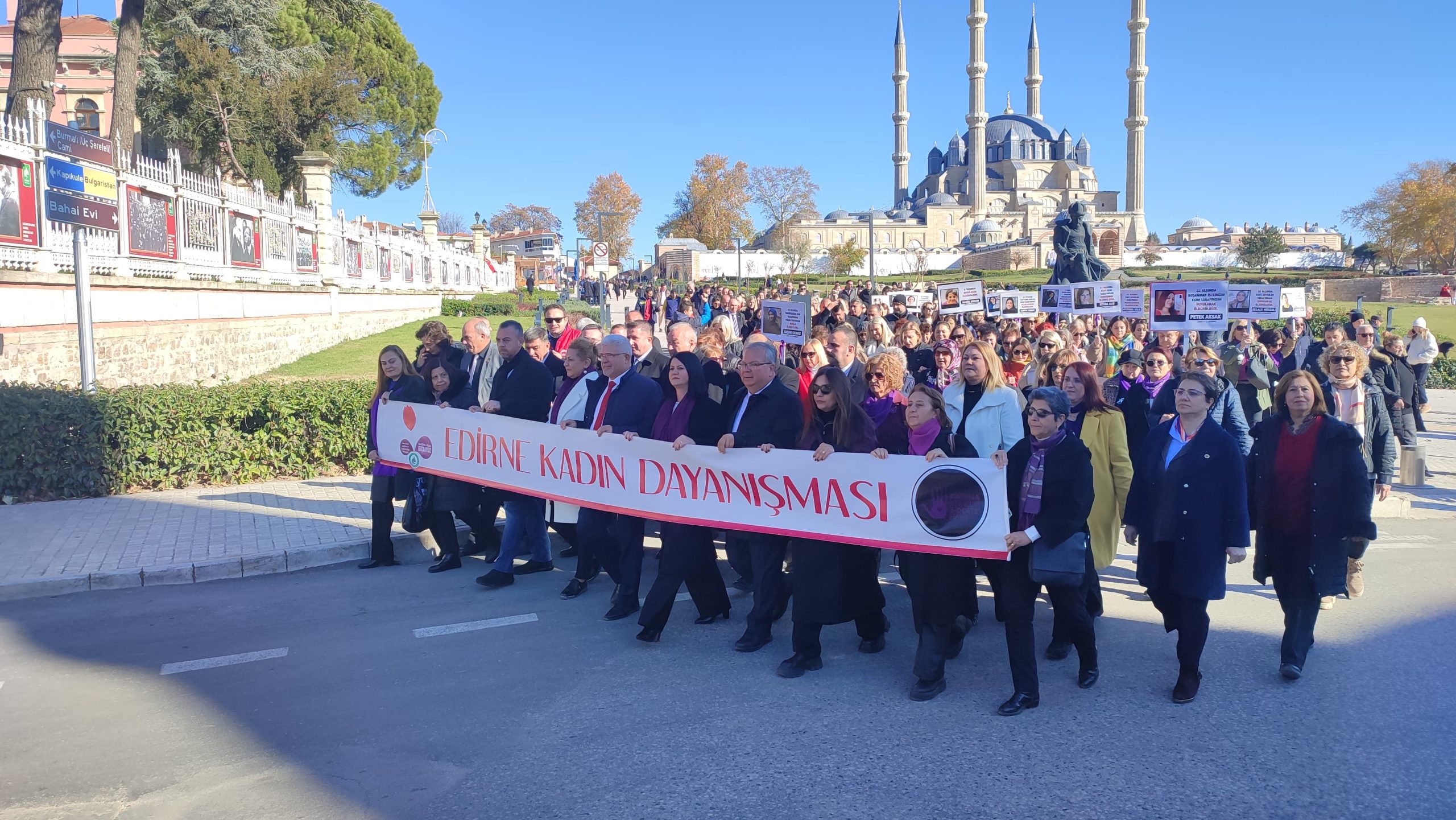 Kadınlardan ‘dayanışma’ yürüyüşü