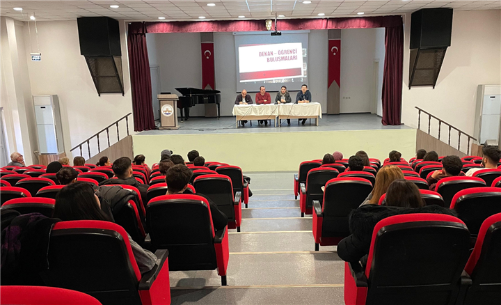 Eğitim Fakültesi'nde dekan-öğrenci buluşması