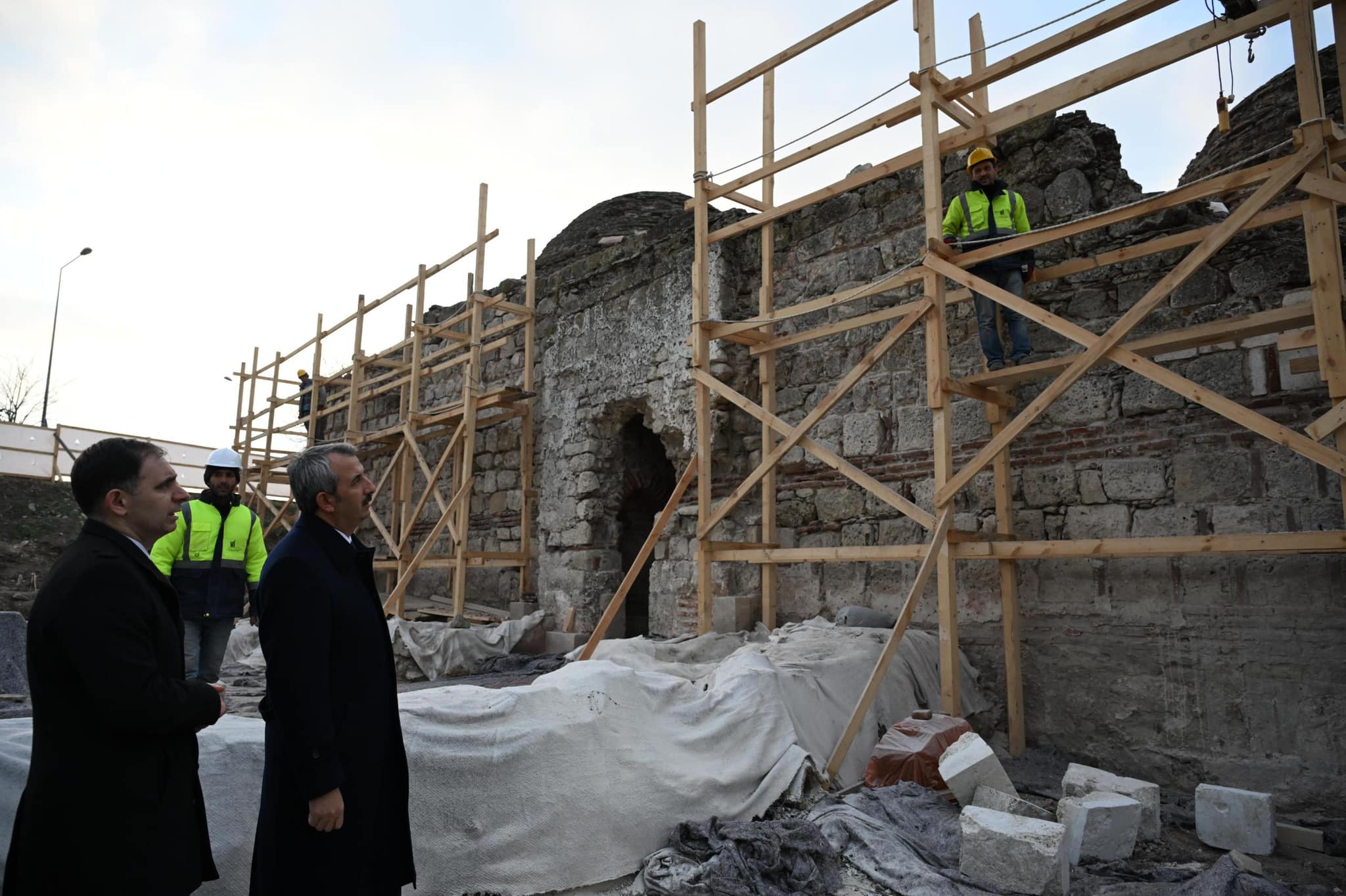 Vali Sezer'den restorasyon çalışmalarına inceleme