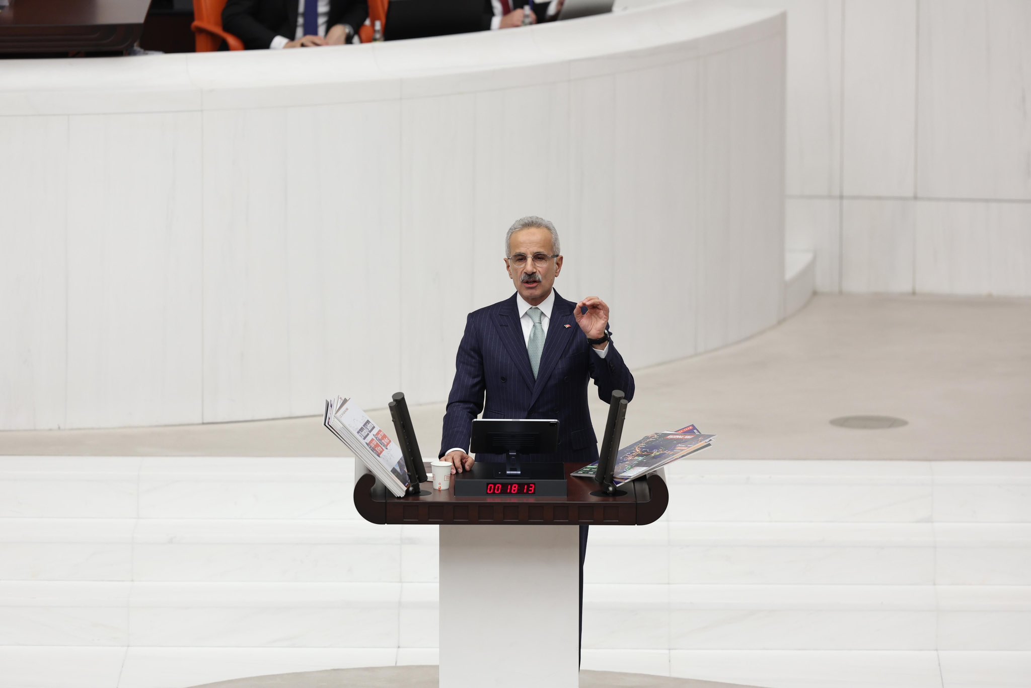 Bakan Uraloğlu’ndan sosyal medya kısıtlaması mesajı