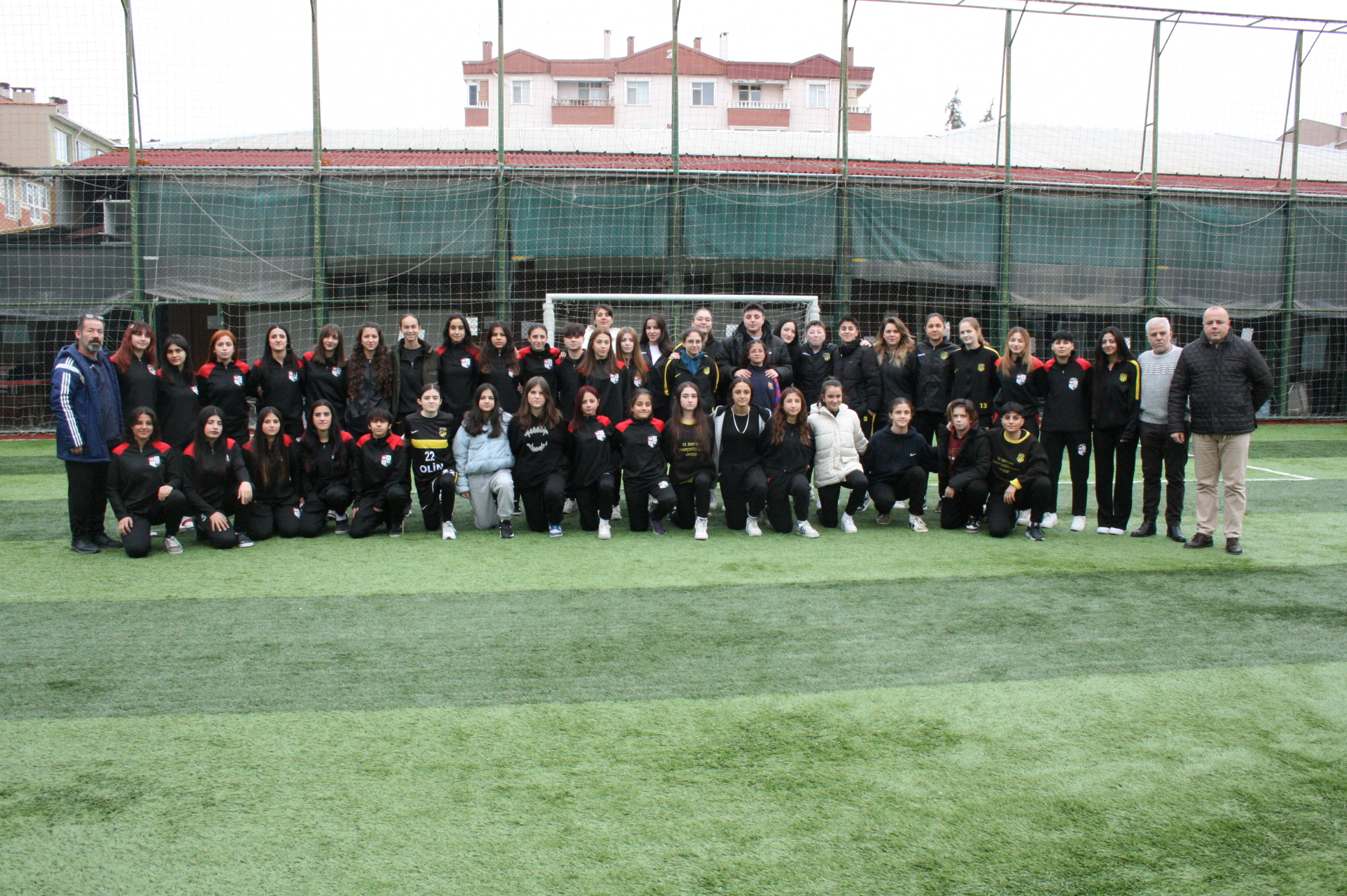 Kadın futbol takımlarından 'fairplay' örneği