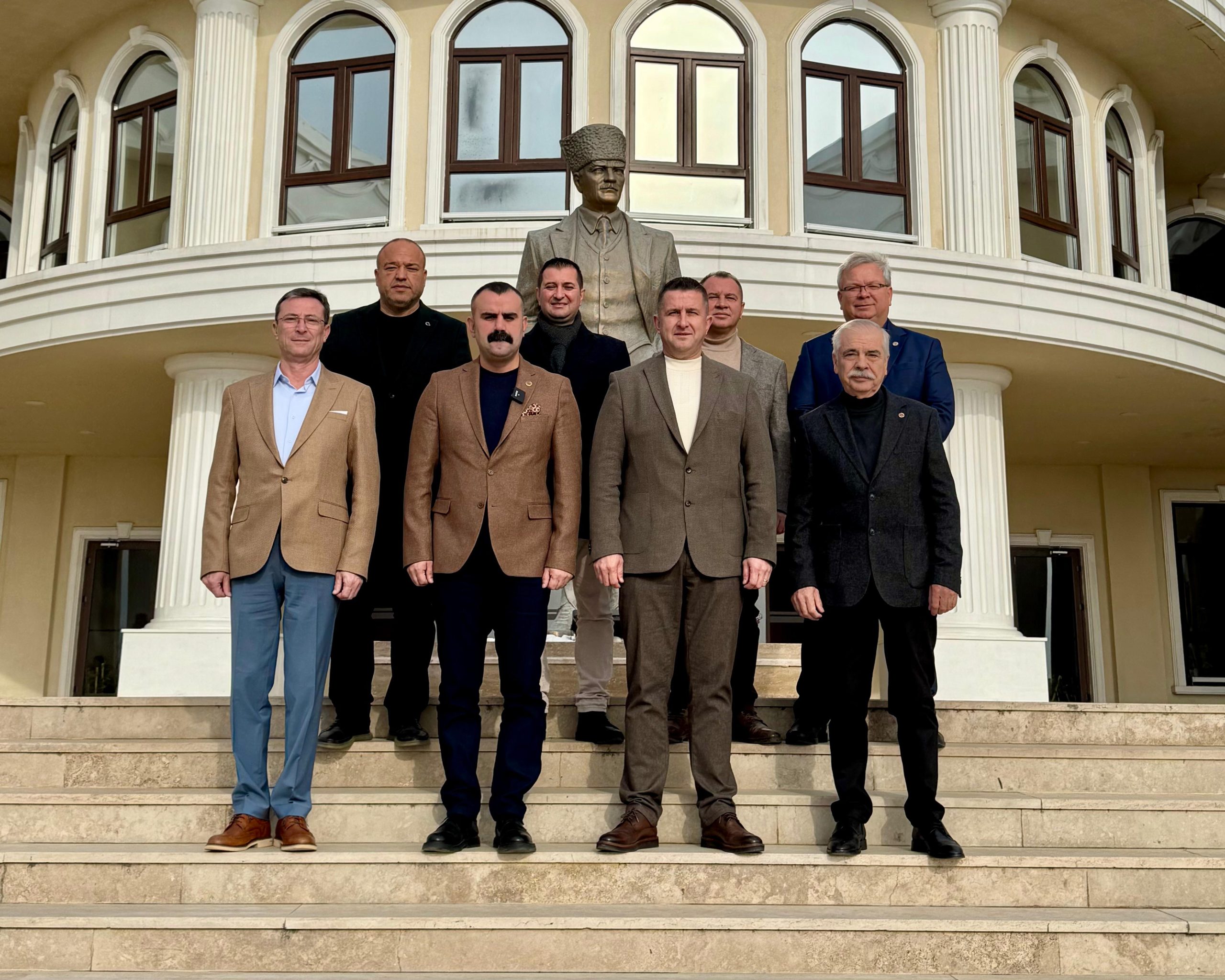 Belediye başkanlarından Gencan Akın'a tam destek