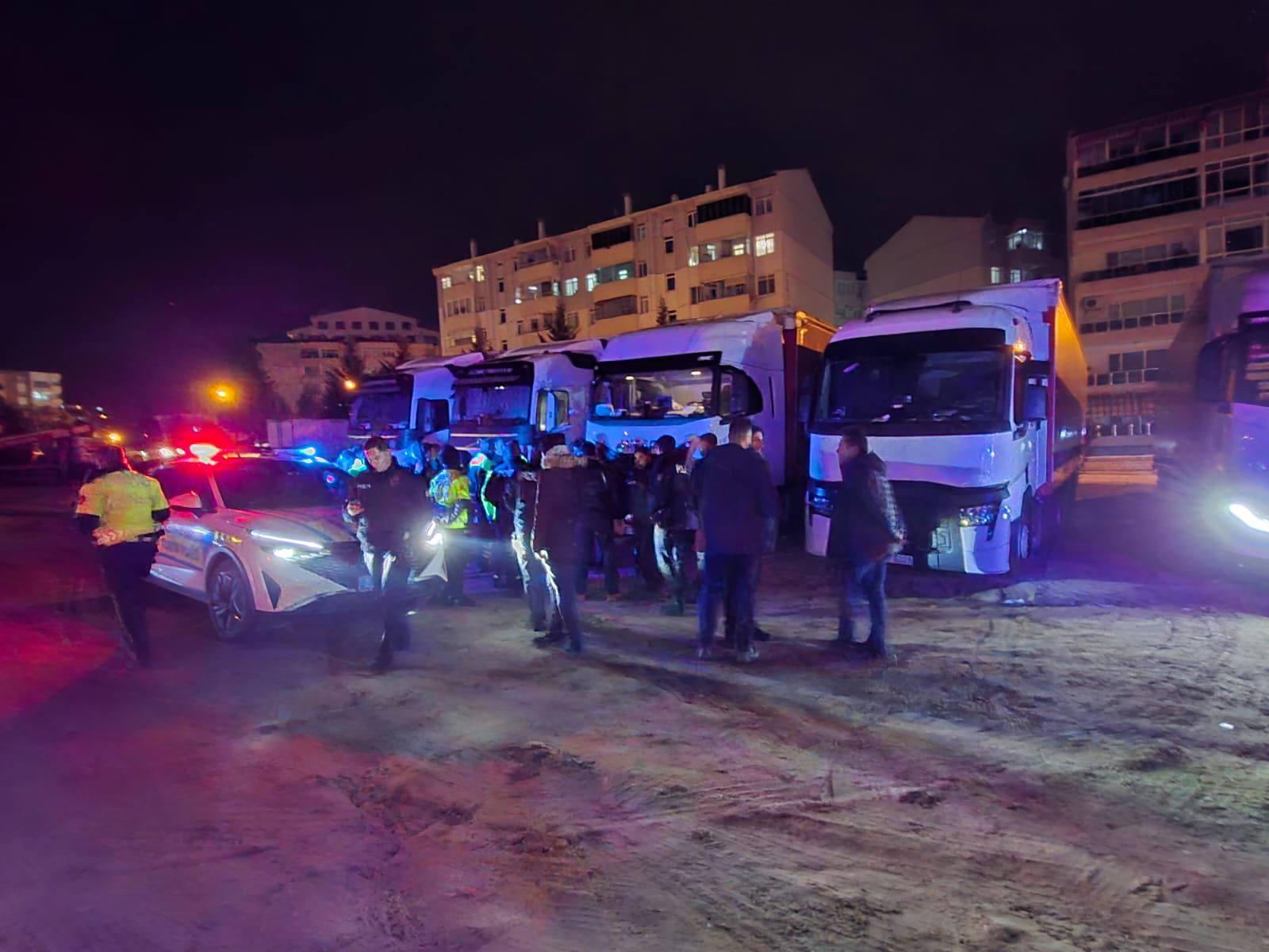 TIR şoförlerinden polise mukavemet: 2 gözaltı