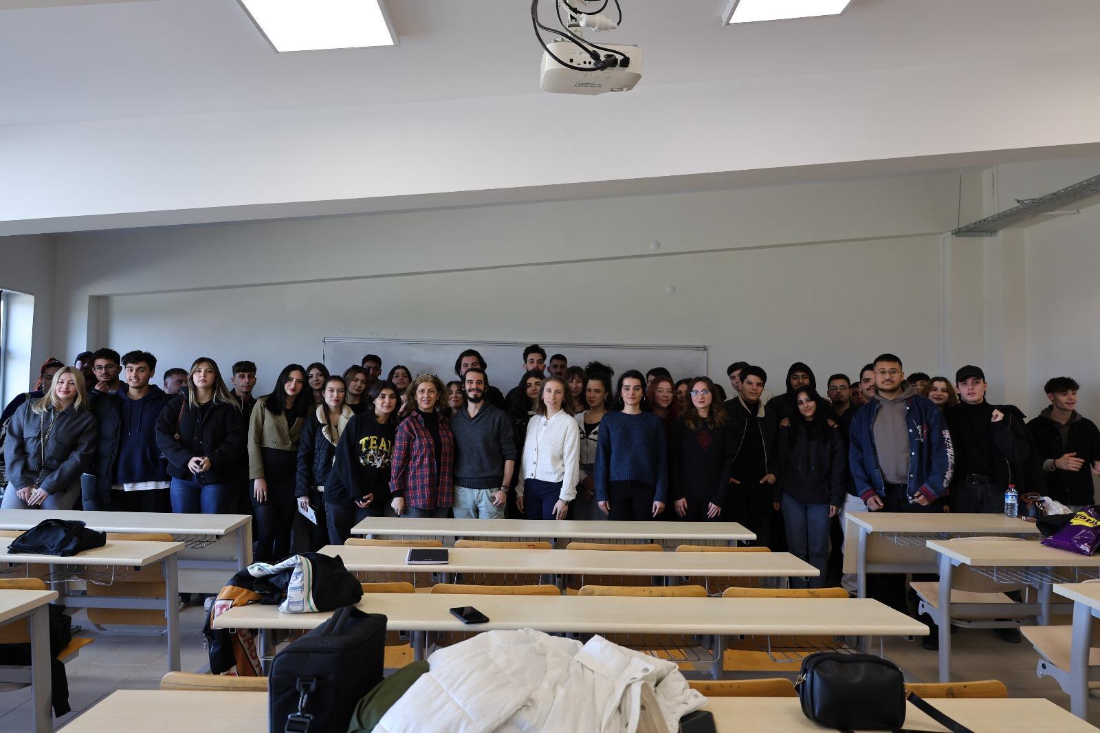 Birinci bitirdiği okulda, akademisyen olarak öğrencilerle buluştu