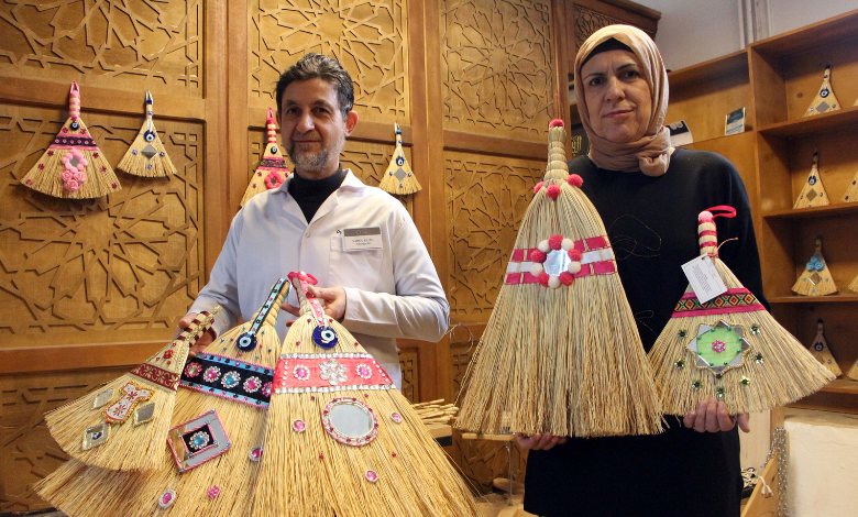 Aynalı süpürge 'tarihe karışmasın' istiyorlar