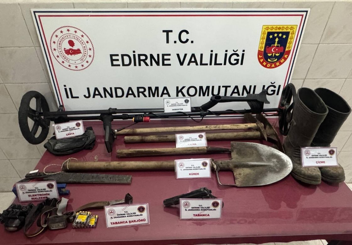 Enez'de kaçak kazıya jandarma engeli