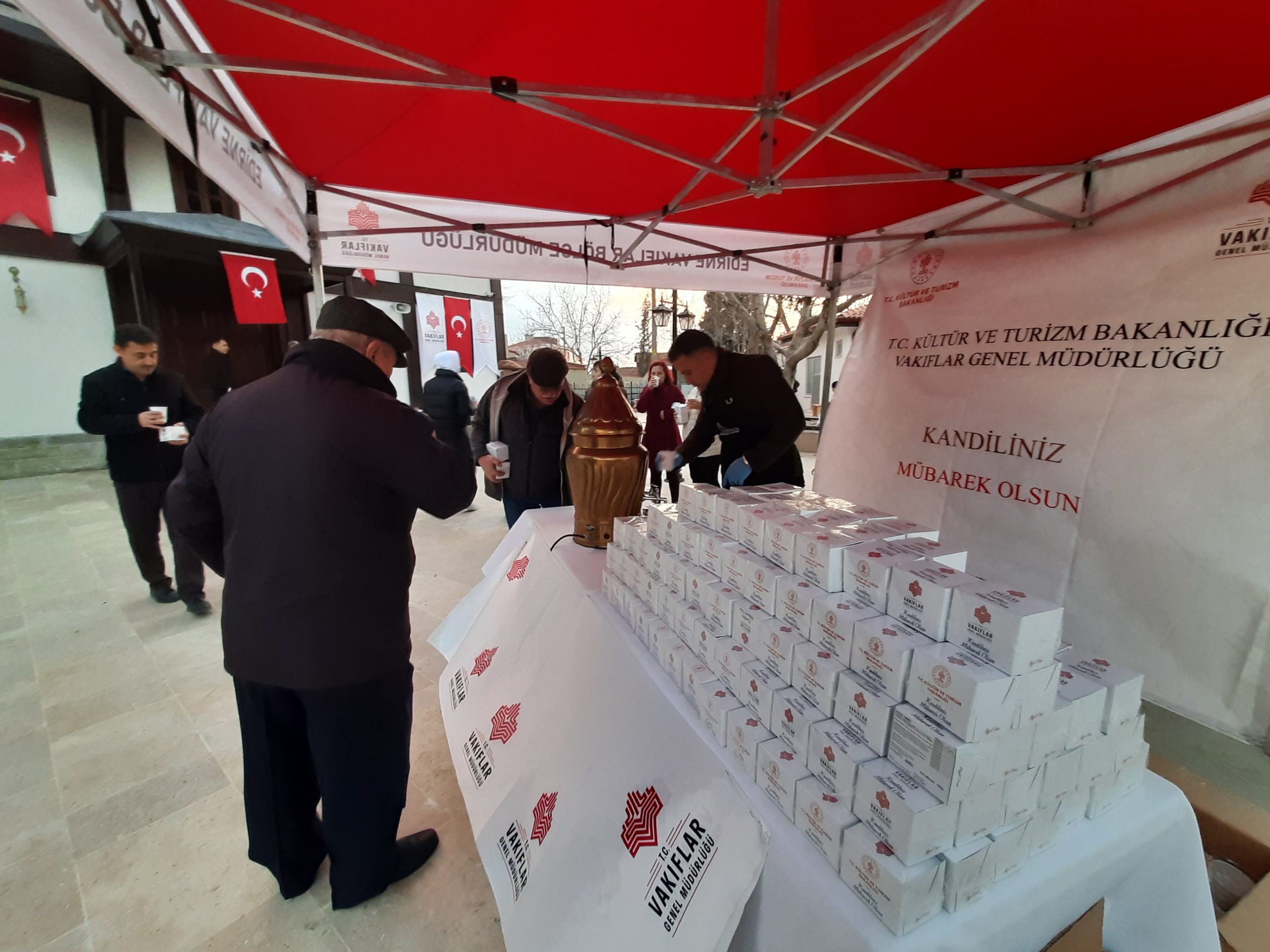 Üç aylar Vakıfların ikramları ile karşılandı