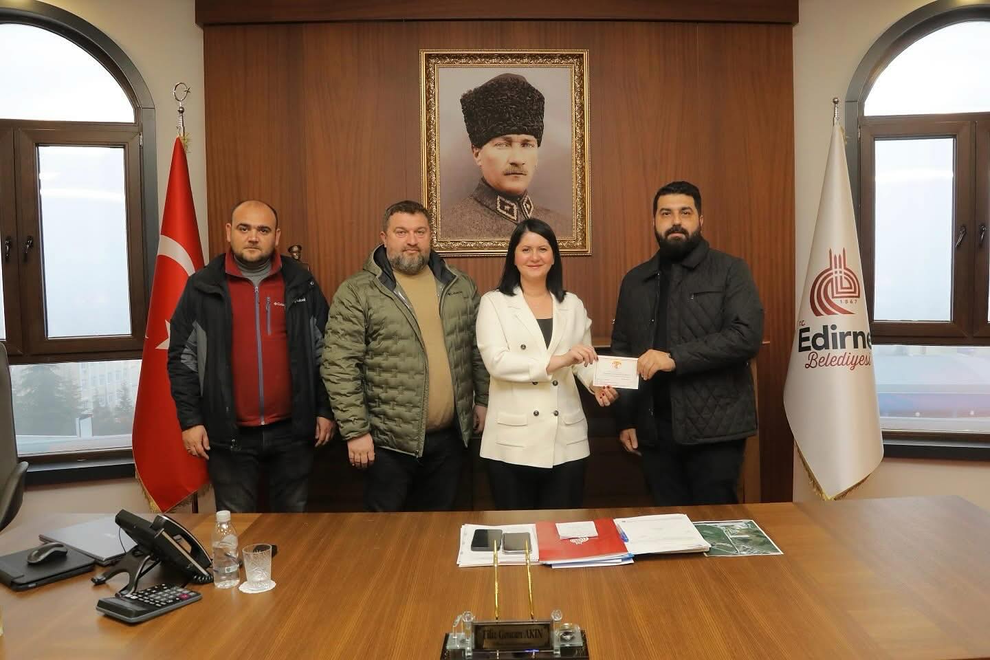 Gencan Akın, destek yemeği için bileti aldı!