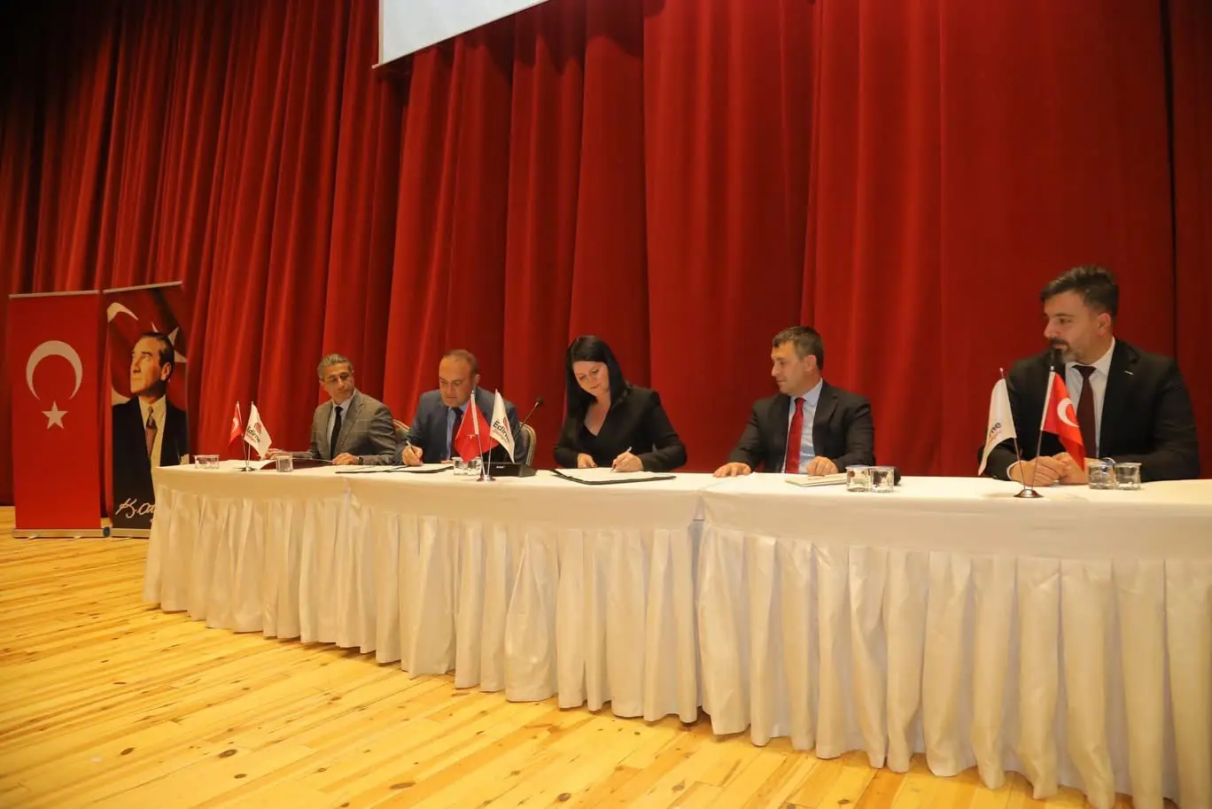 Sosyal denge sözleşmesine en üst limitten imza