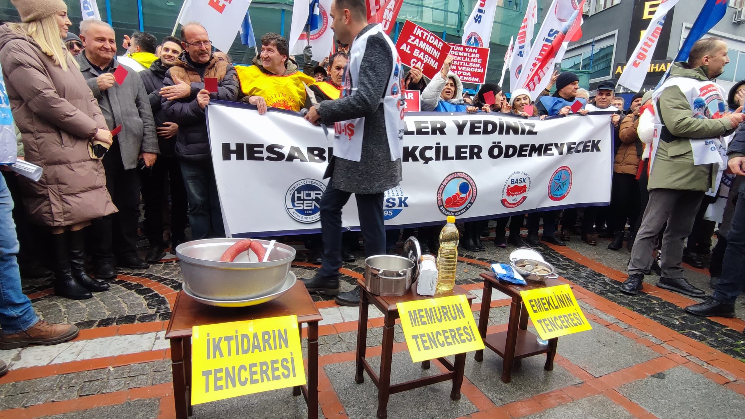 Kamu çalışanlarından ‘tencereli’ eylem