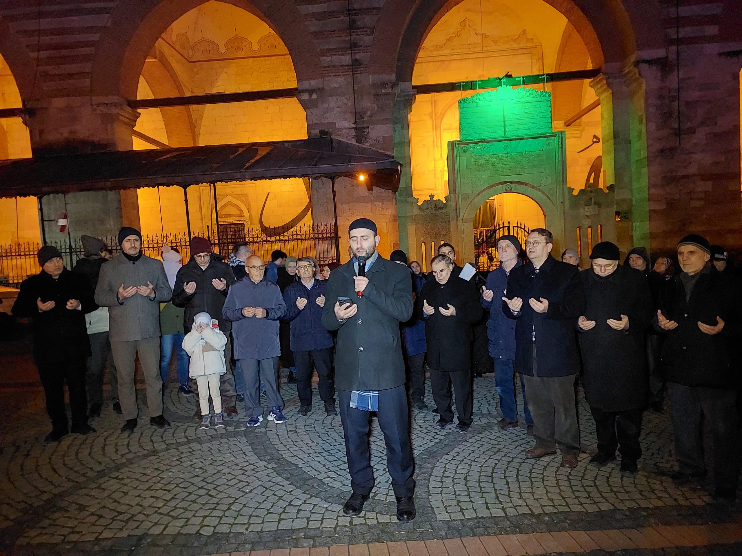 ‘Gazzeliler direnişin destanını yazdı’
