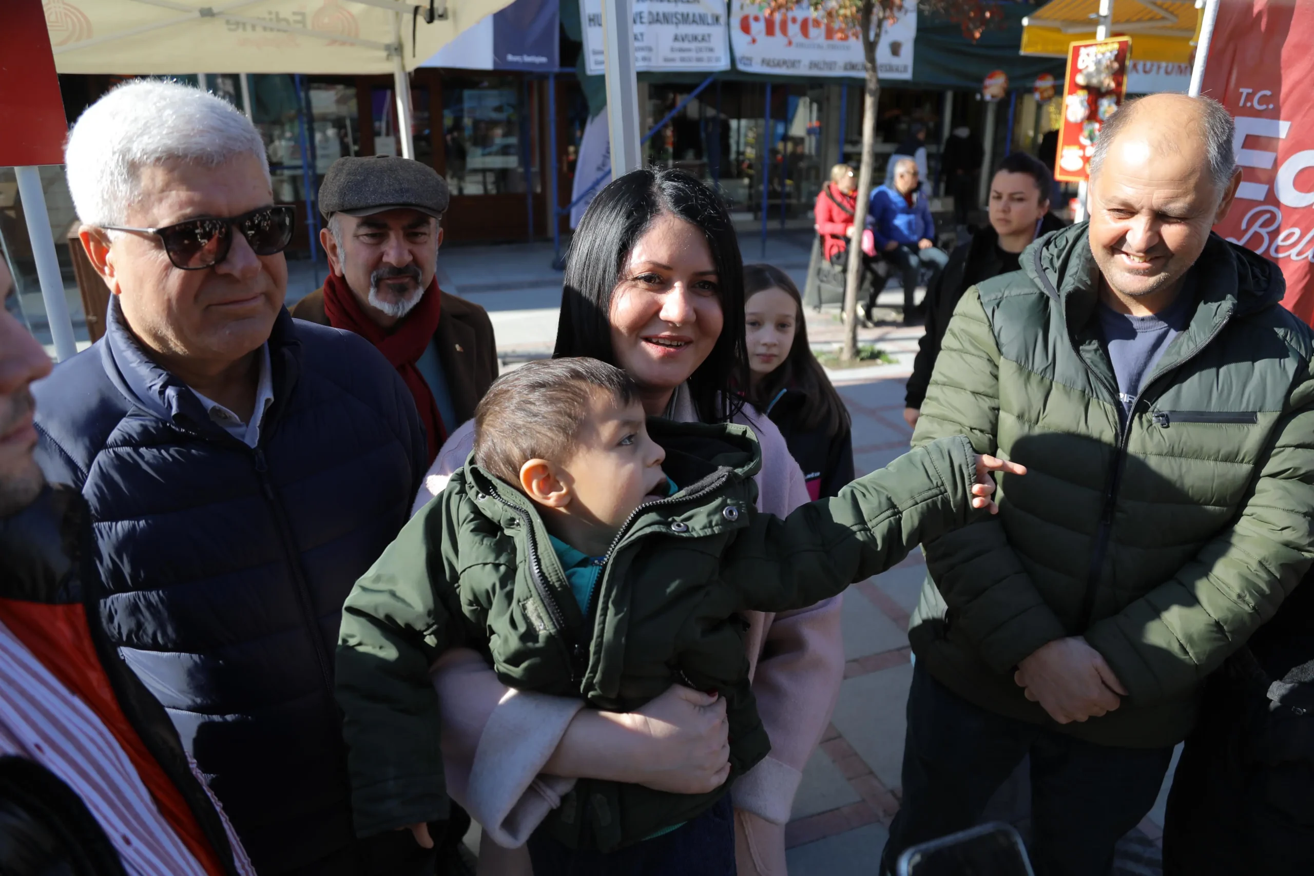 Gencan Akın'dan Miraç Kandili'nde simit ikramı