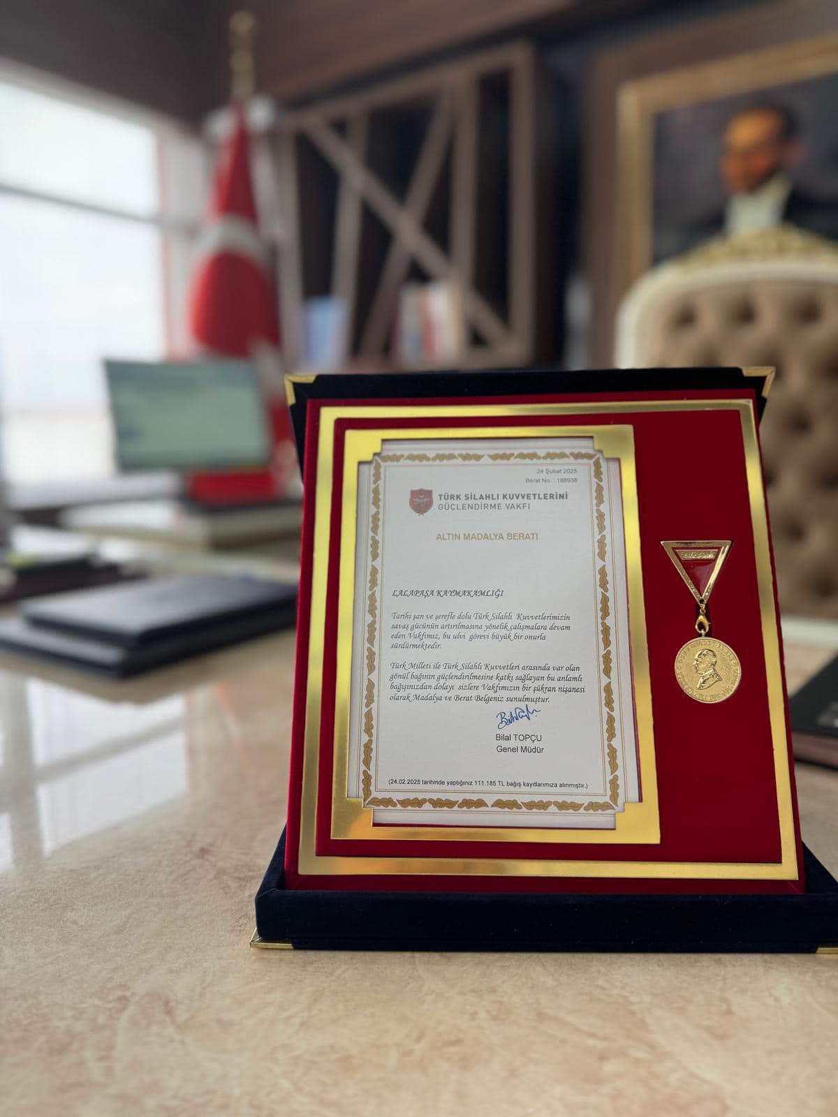 Kaymakamlığa Altın Madalya Beratı