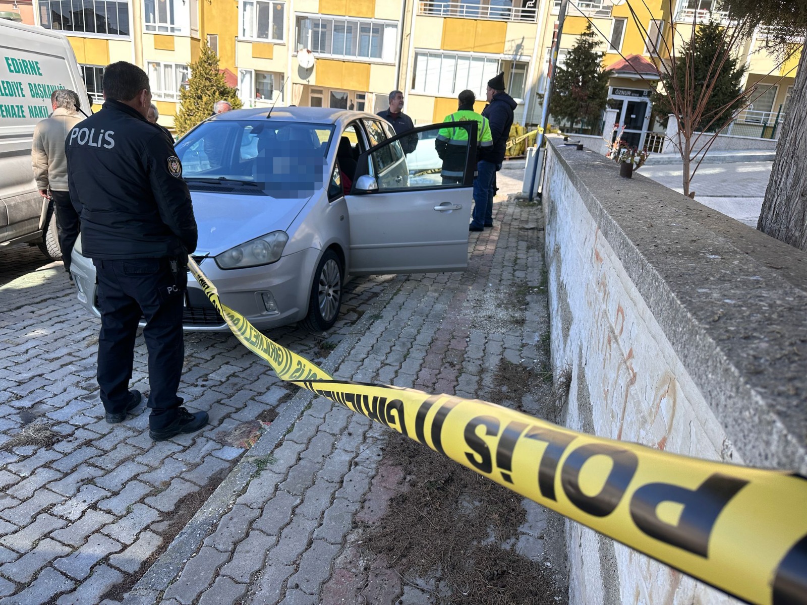 Aracında vefat etti