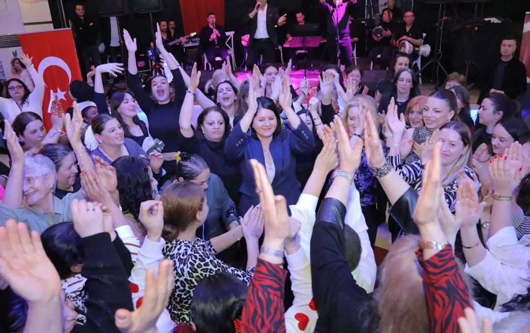 Belediyeden erken 8 Mart kutlaması