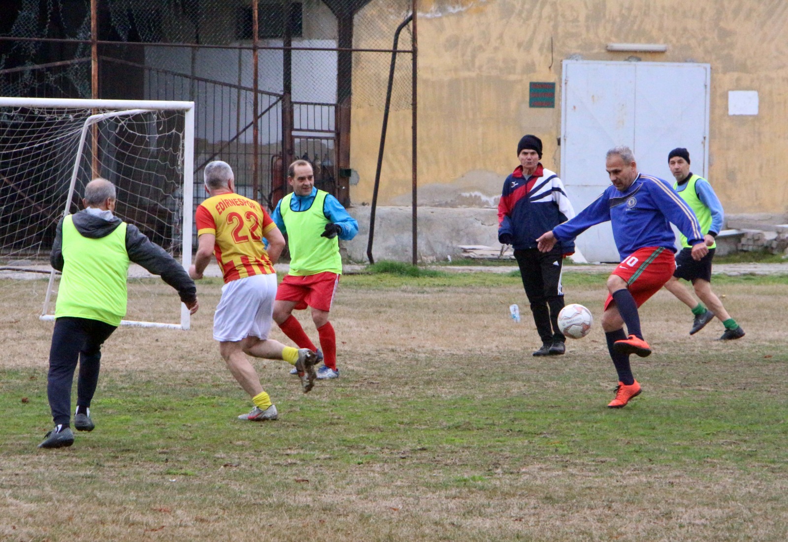 İhtiyar delikanlılar, gençlere taş çıkartıyor!