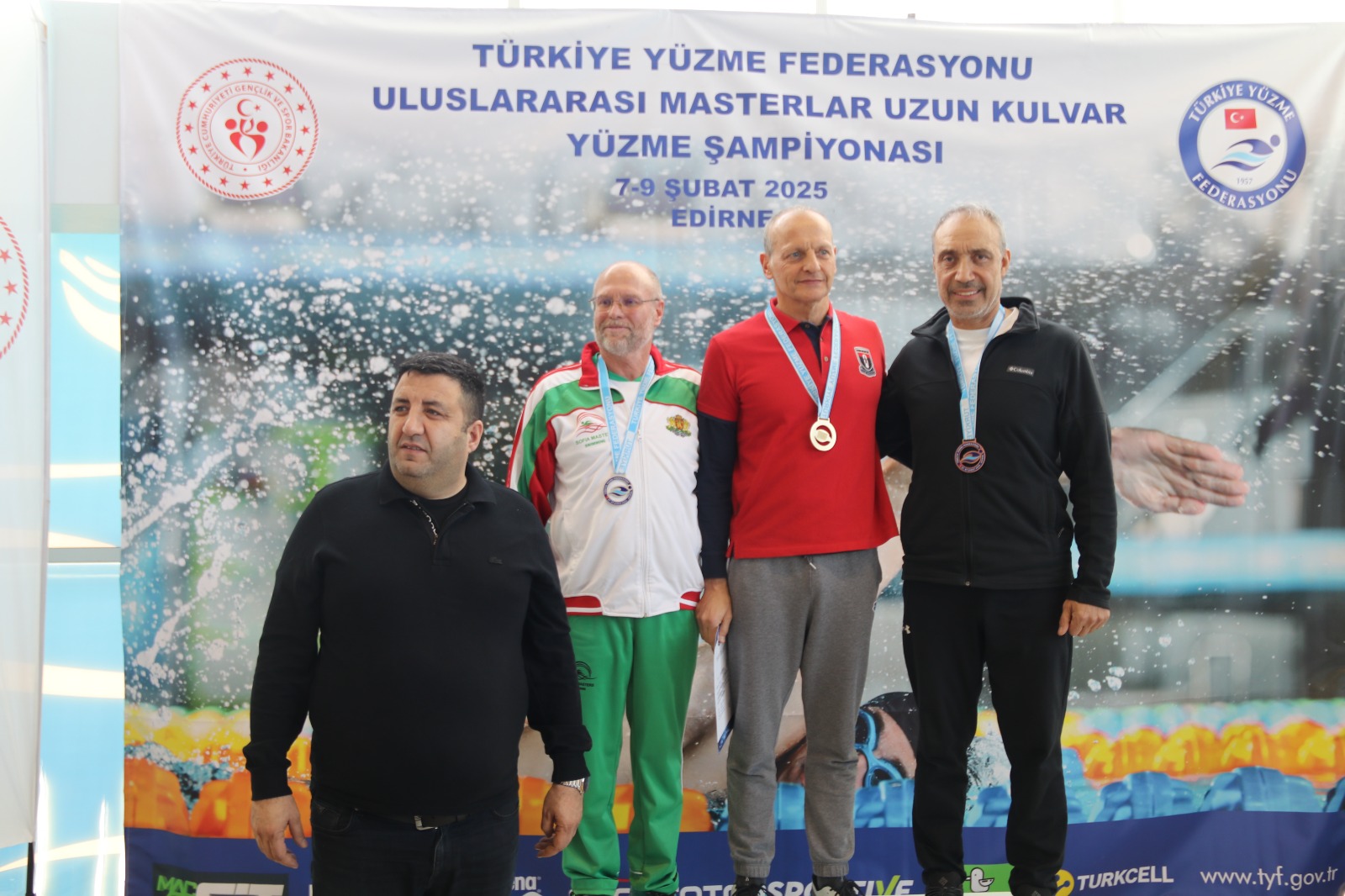 Yüzmenin de yaşı yok