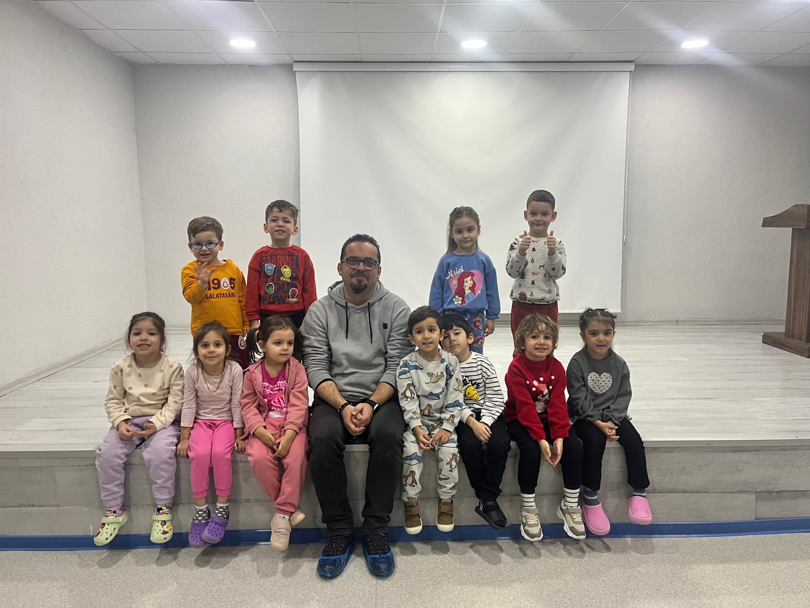 Miniklere gazeteciliği anlattı