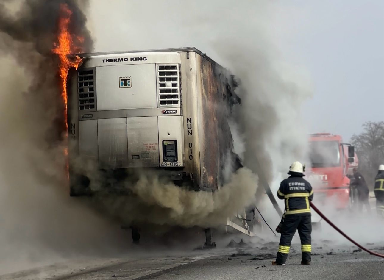 Limonata yüklü tır alev aldı