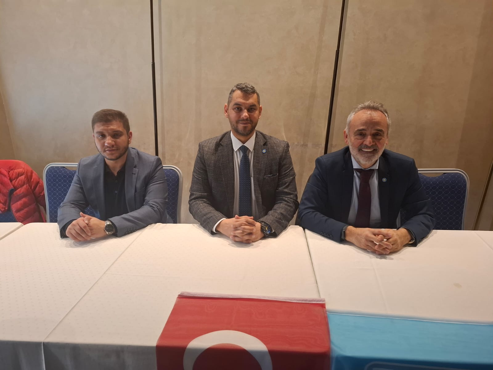 ‘Asıl gündem adaylık değil ekonomidir’