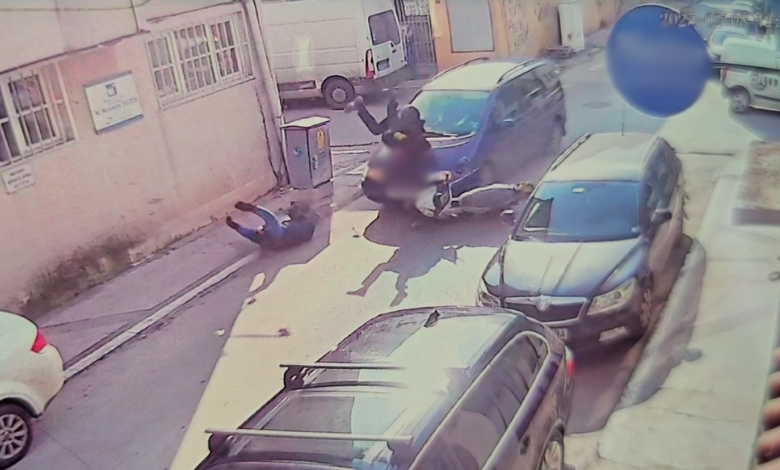 Bulgaristan plakalı araç motosiklete çarptı : 2 yaralı