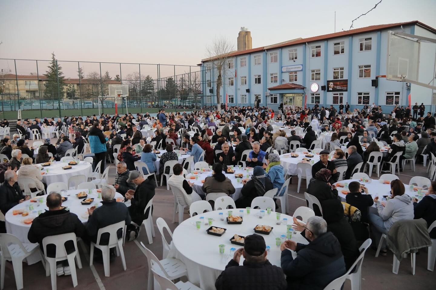 Belediyeden Fatih ve Kocasinan'da bin kişilik iftar