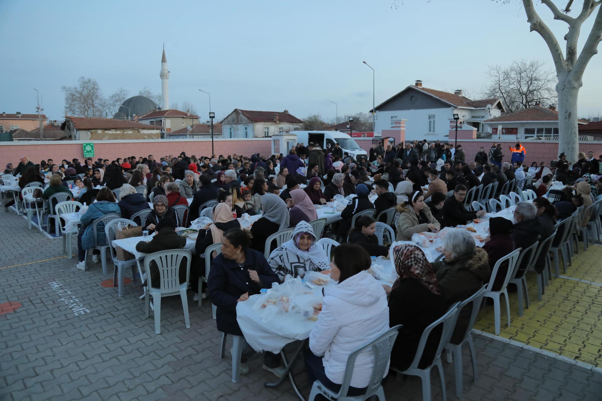 Belediyeden Karaağaç'ta iftar programı
