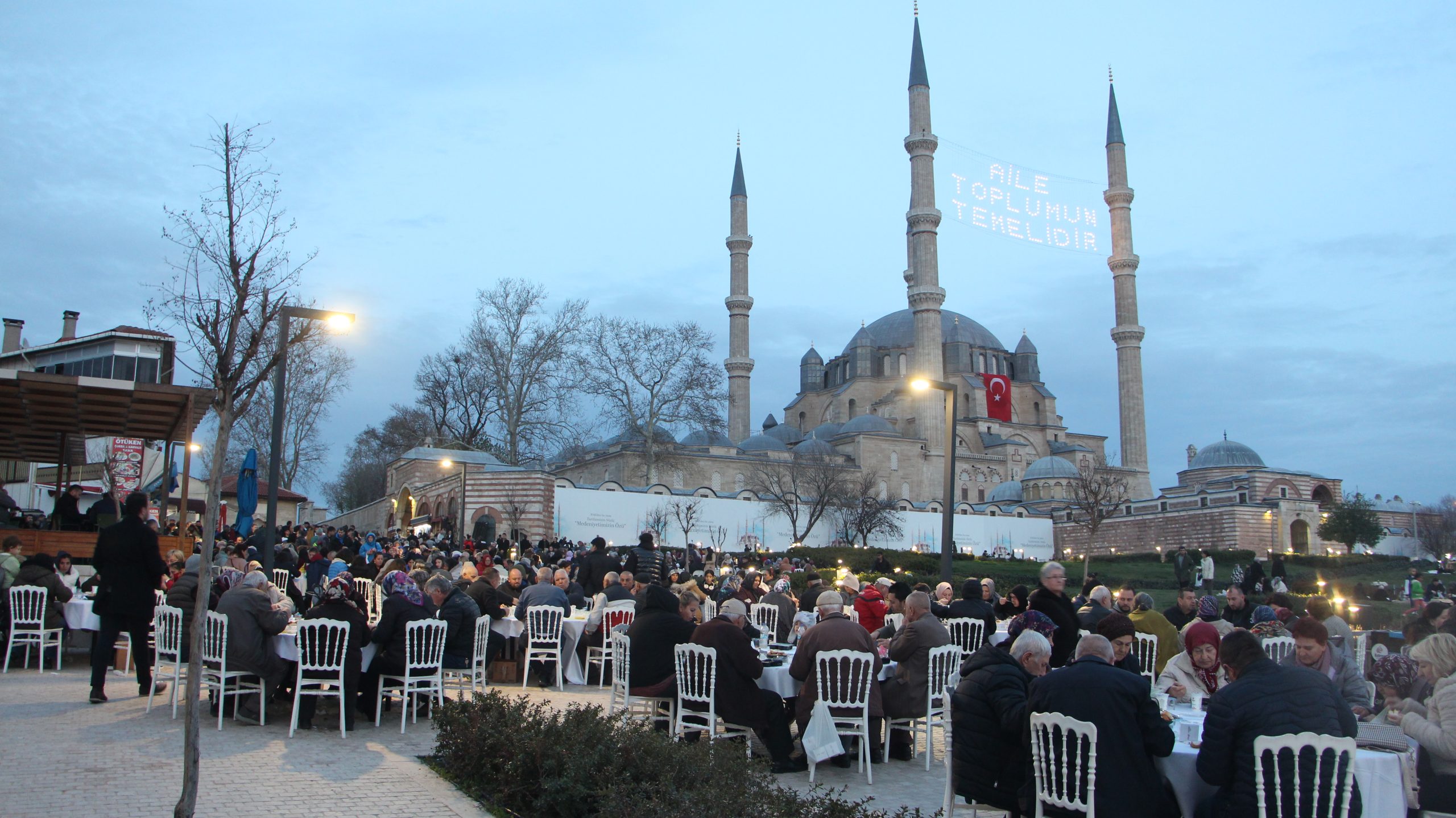 Belediyeden Kadir Gecesi iftarı