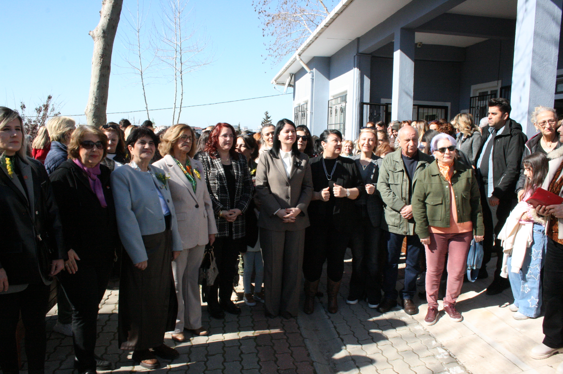 Gencan Akın, 8 Mart'ta kadınlarla buluştu