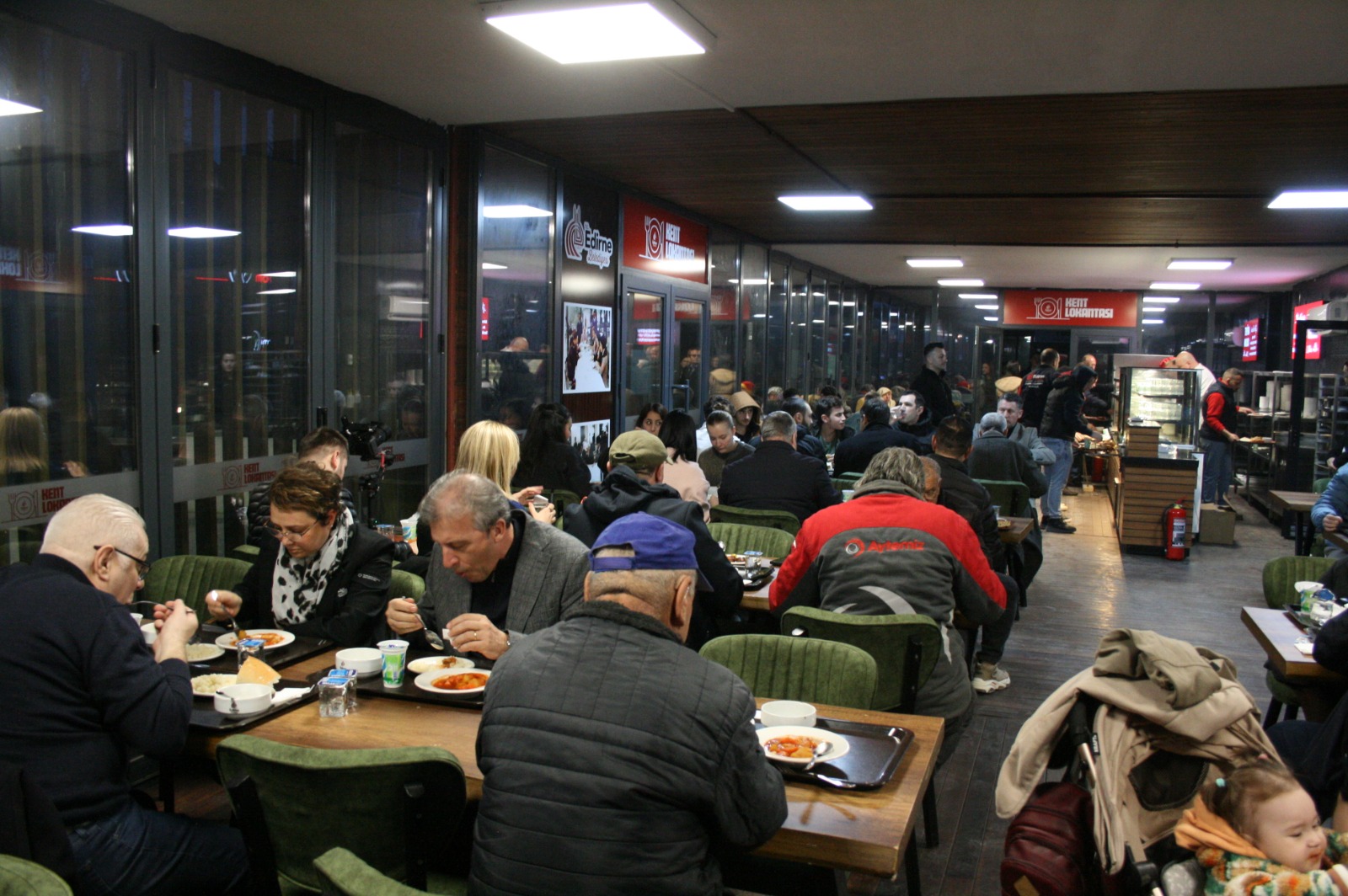 Gencan Akın ilk iftarda vatandaşlarla bir arada