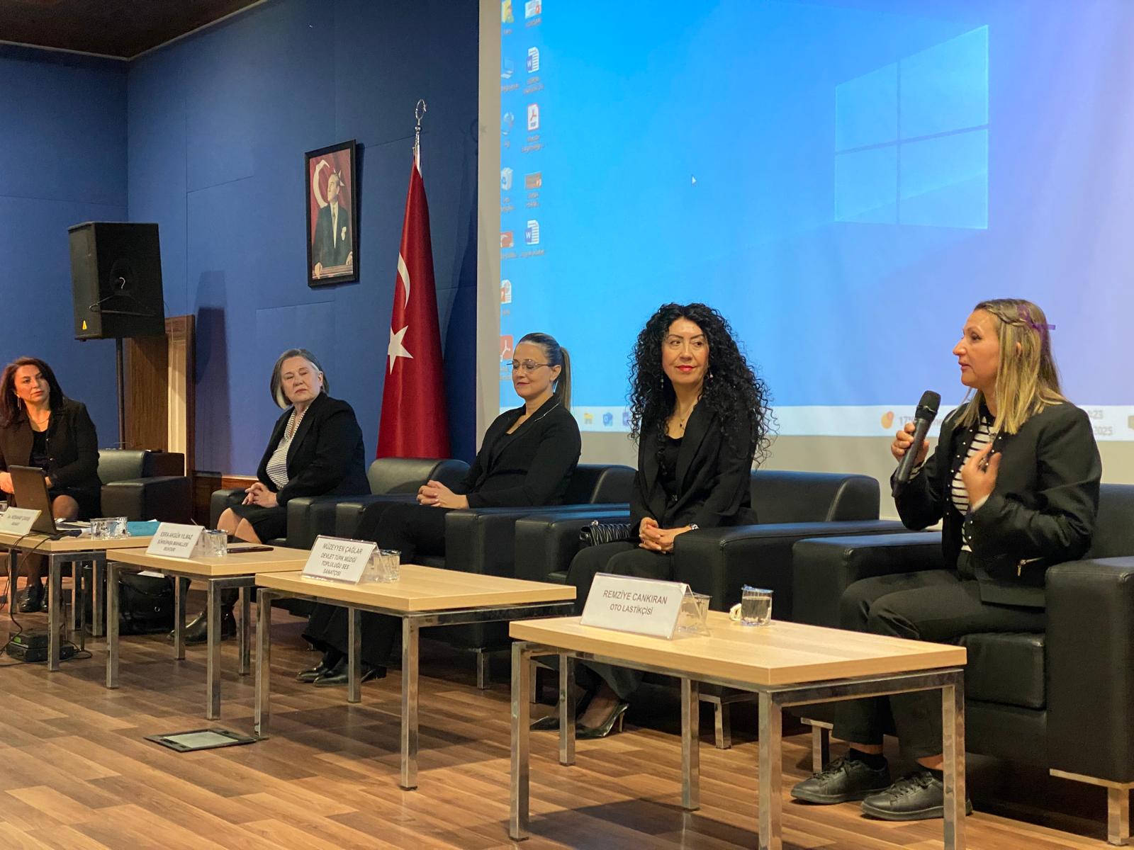 Kadınlar ‘Yurdum Kadını İsterse’ söyleşisinde buluştu