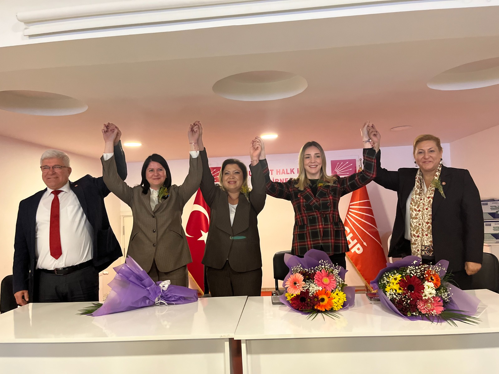 ‘Biz kadınlar dün de vardık, yarın da var olacağız’